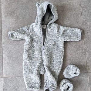 EUC Grey Sherpa Baby Bunting Suit with Booties Size 0-3M